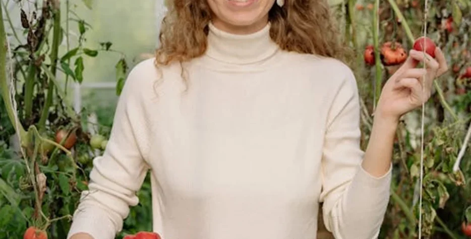 Organic farms avoid toxic inputs, improve soil health, grow clean, sustainable food that supports nature.